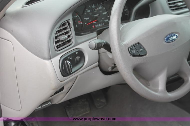 image for item H6369 2003 Ford Taurus SE