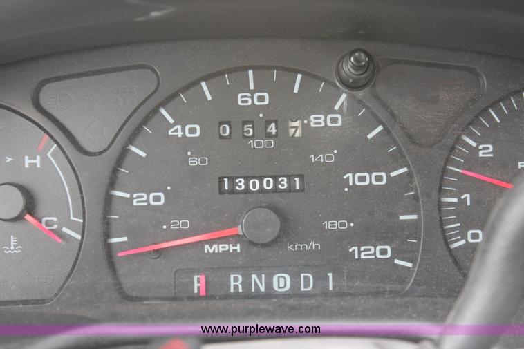 image for item H6369 2003 Ford Taurus SE