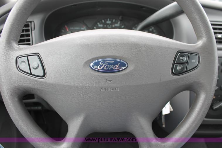 image for item H6369 2003 Ford Taurus SE