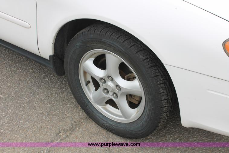 image for item H6369 2003 Ford Taurus SE