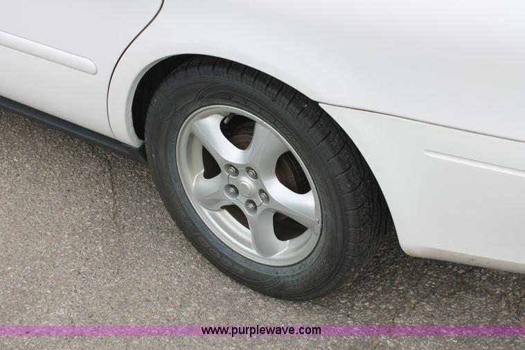 image for item H6369 2003 Ford Taurus SE