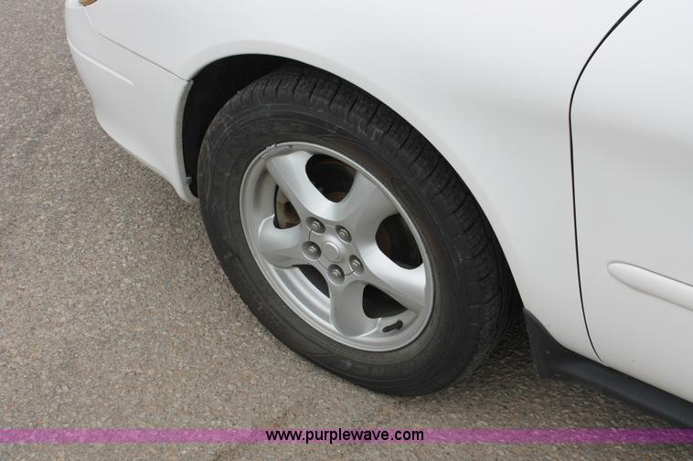 image for item H6369 2003 Ford Taurus SE