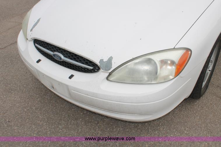 image for item H6369 2003 Ford Taurus SE