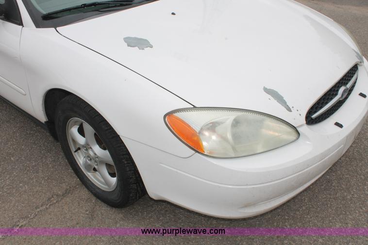 image for item H6369 2003 Ford Taurus SE