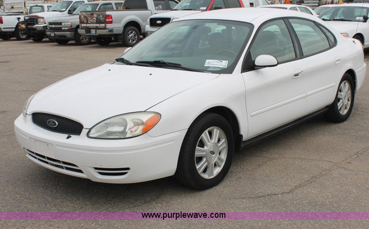 image for item H6370 2005 Ford Taurus SEL