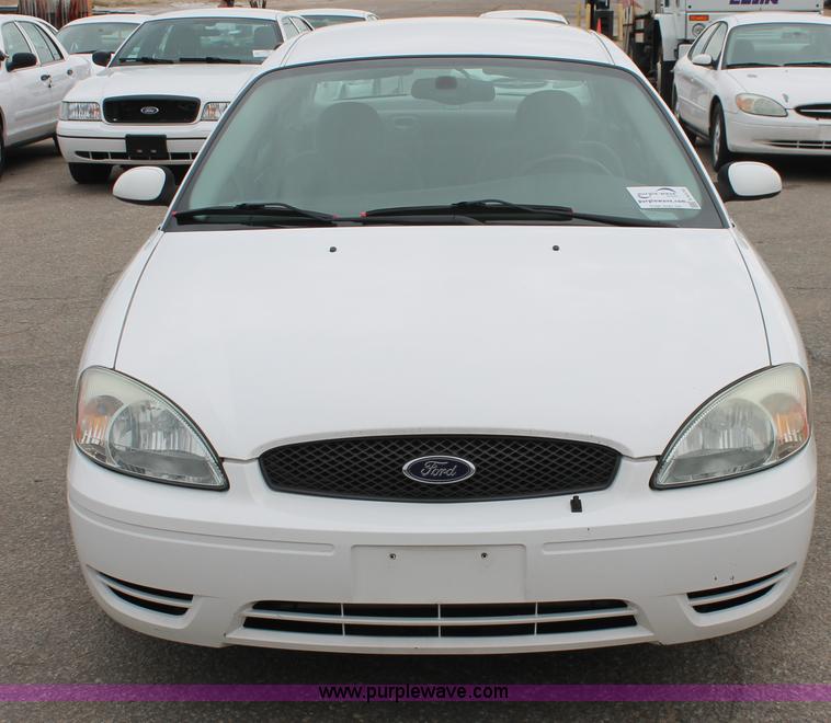 image for item H6370 2005 Ford Taurus SEL