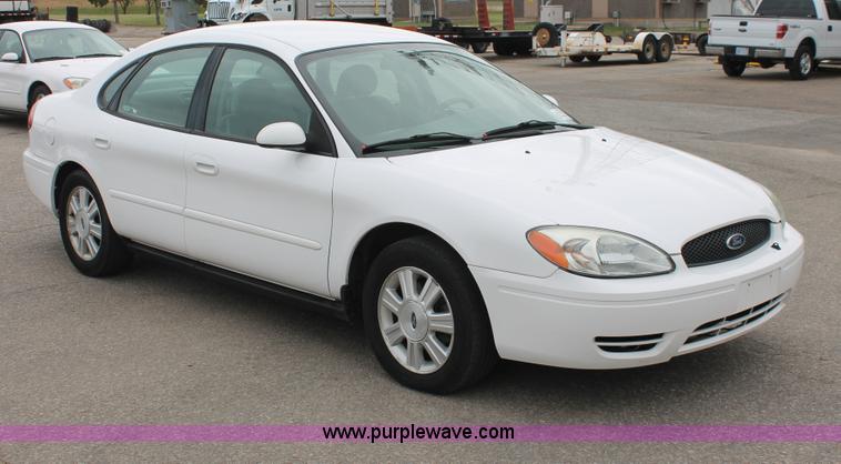 image for item H6370 2005 Ford Taurus SEL