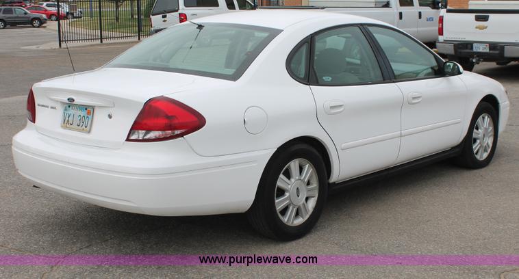 image for item H6370 2005 Ford Taurus SEL