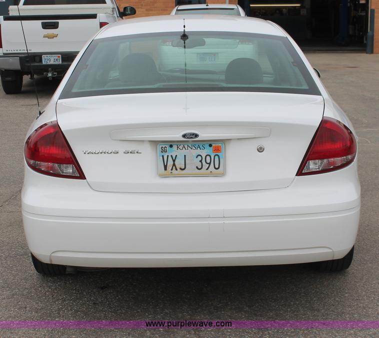 image for item H6370 2005 Ford Taurus SEL