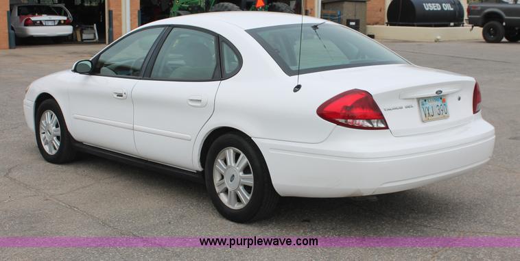 image for item H6370 2005 Ford Taurus SEL