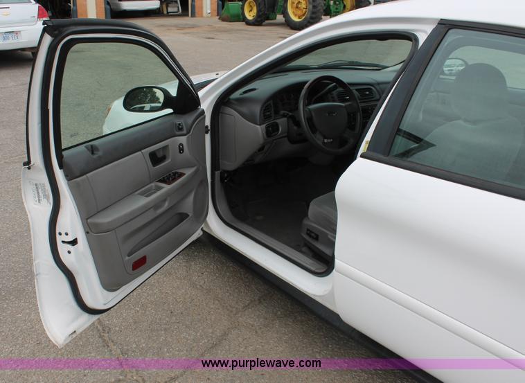 image for item H6370 2005 Ford Taurus SEL