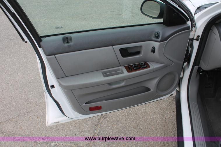 image for item H6370 2005 Ford Taurus SEL