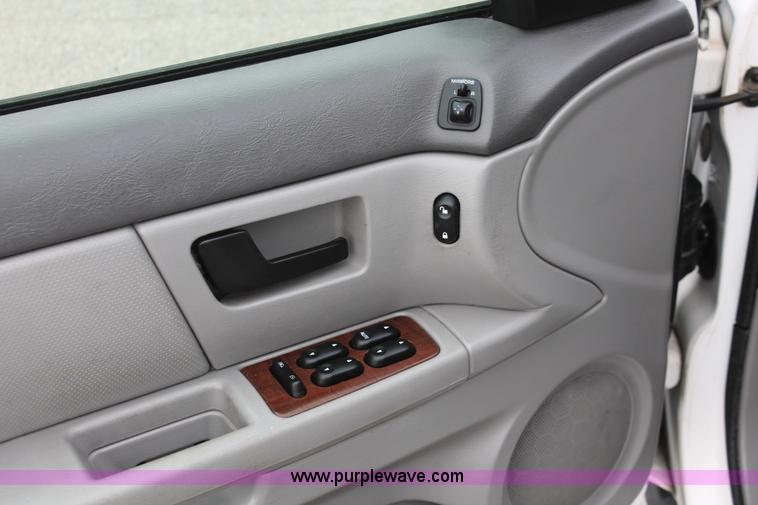 image for item H6370 2005 Ford Taurus SEL