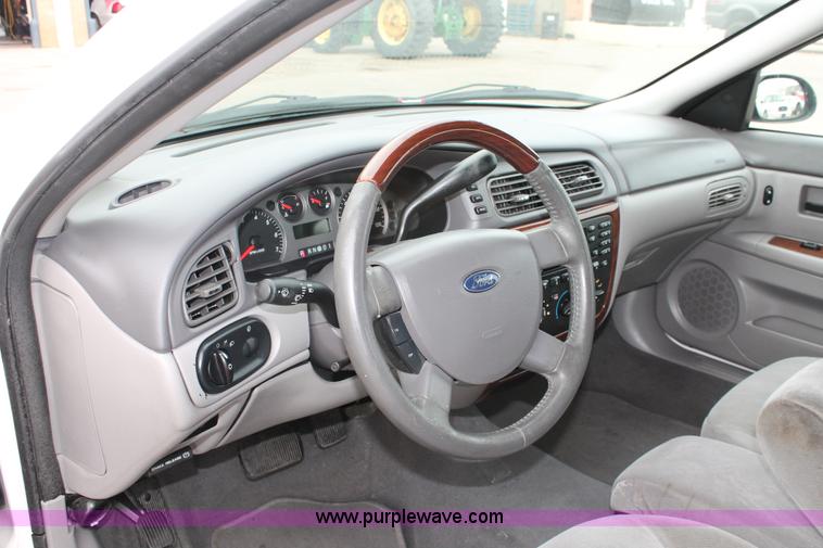 image for item H6370 2005 Ford Taurus SEL