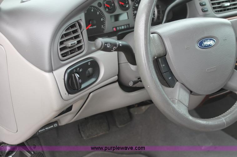 image for item H6370 2005 Ford Taurus SEL