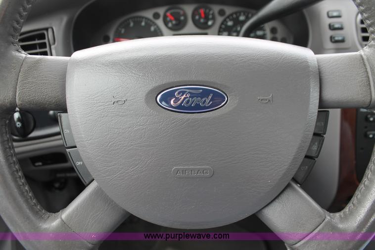 image for item H6370 2005 Ford Taurus SEL