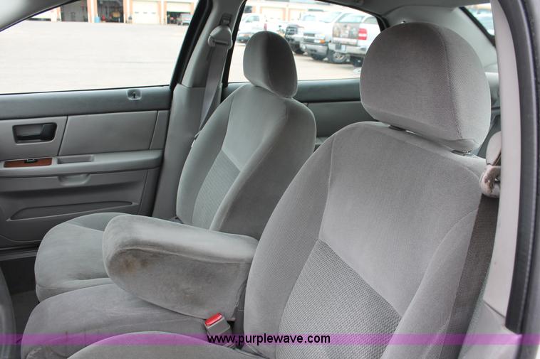 image for item H6370 2005 Ford Taurus SEL