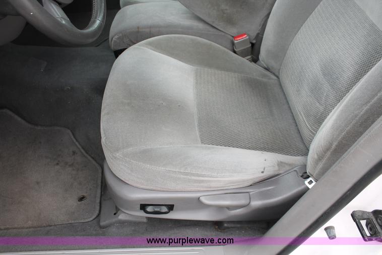 image for item H6370 2005 Ford Taurus SEL