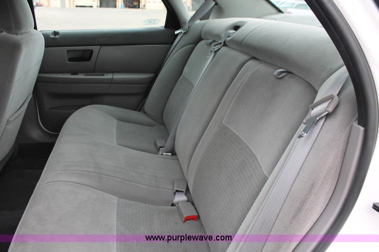 image for item H6370 2005 Ford Taurus SEL