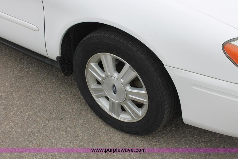 image for item H6370 2005 Ford Taurus SEL