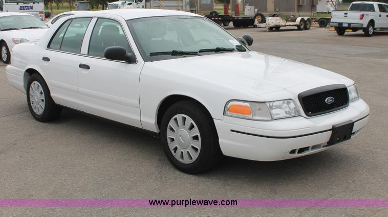 image for item H6371 2007 Ford Crown Victoria Police Interceptor