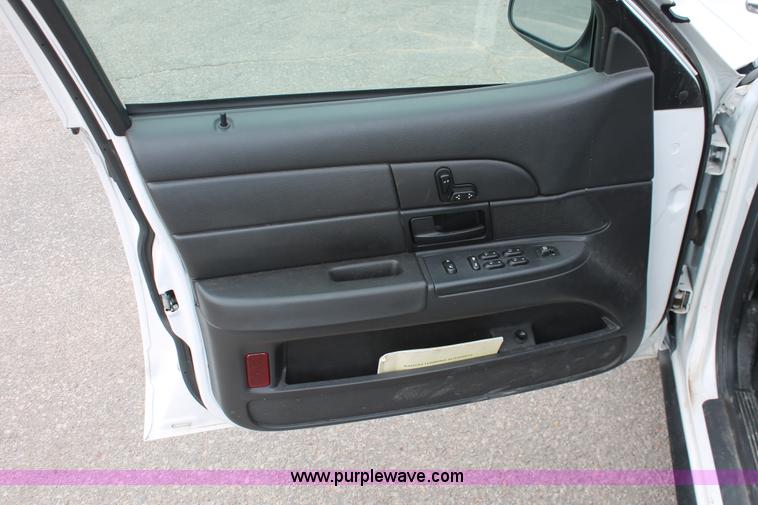 image for item H6371 2007 Ford Crown Victoria Police Interceptor
