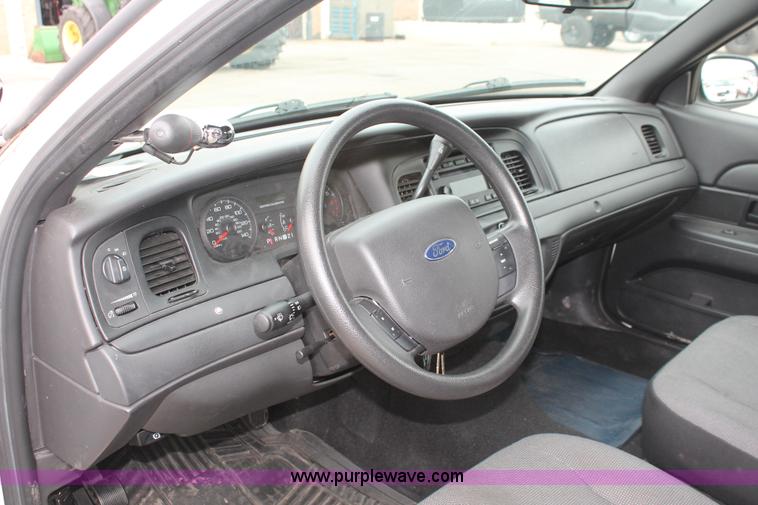 image for item H6371 2007 Ford Crown Victoria Police Interceptor