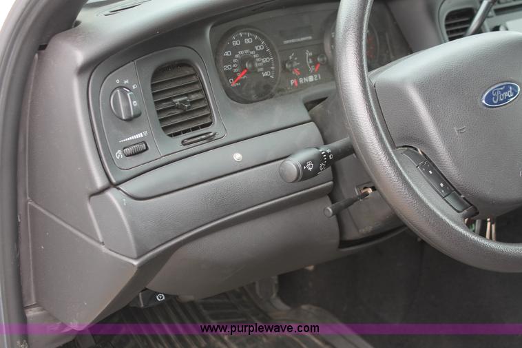 image for item H6371 2007 Ford Crown Victoria Police Interceptor