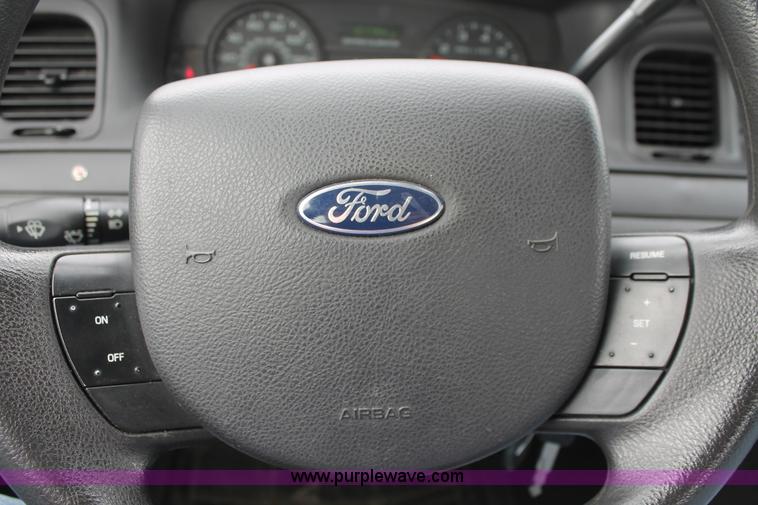 image for item H6371 2007 Ford Crown Victoria Police Interceptor