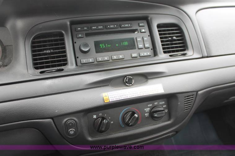 image for item H6371 2007 Ford Crown Victoria Police Interceptor