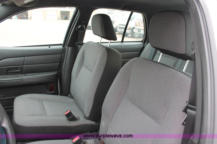 image for item H6371 2007 Ford Crown Victoria Police Interceptor