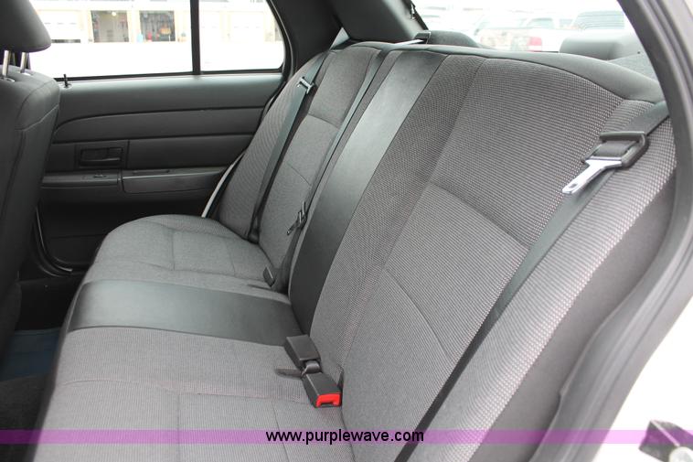 image for item H6371 2007 Ford Crown Victoria Police Interceptor
