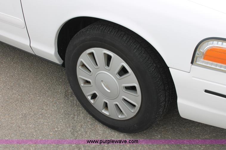 image for item H6371 2007 Ford Crown Victoria Police Interceptor