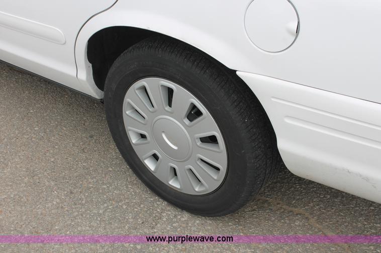 image for item H6371 2007 Ford Crown Victoria Police Interceptor