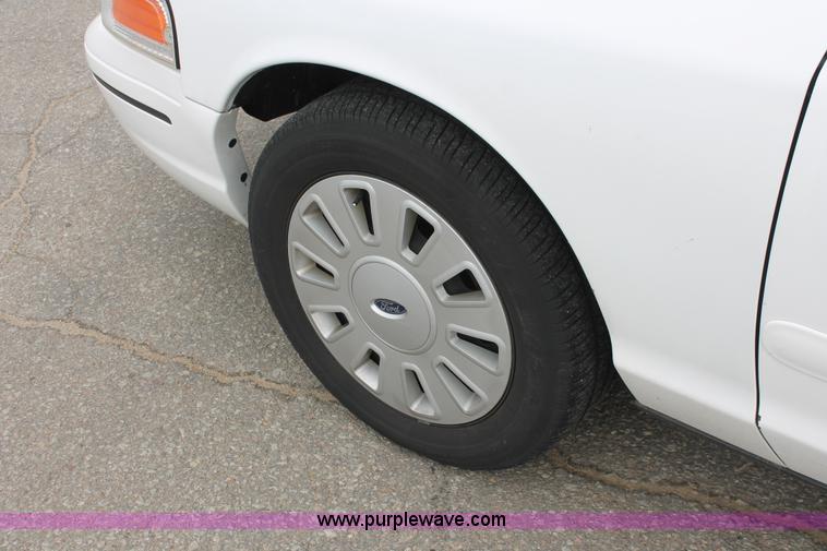 image for item H6371 2007 Ford Crown Victoria Police Interceptor