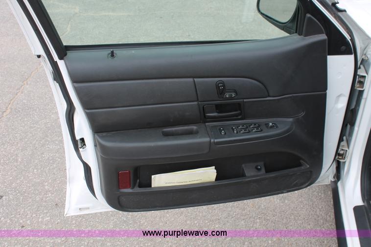 image for item H6372 2008 Ford Crown Victoria Police Interceptor