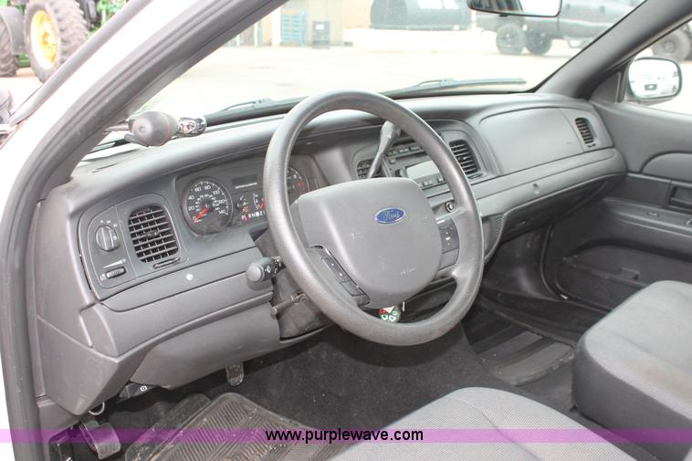 image for item H6372 2008 Ford Crown Victoria Police Interceptor