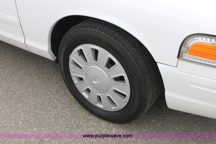 image for item H6372 2008 Ford Crown Victoria Police Interceptor