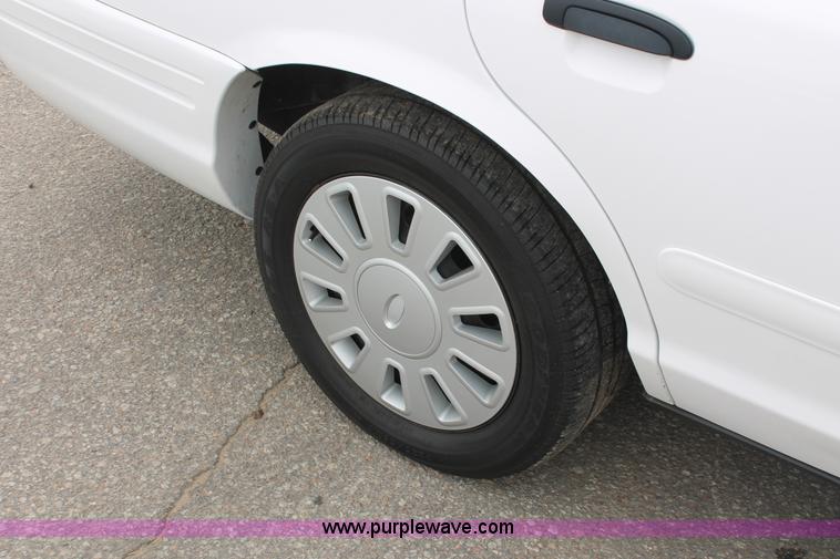 image for item H6372 2008 Ford Crown Victoria Police Interceptor