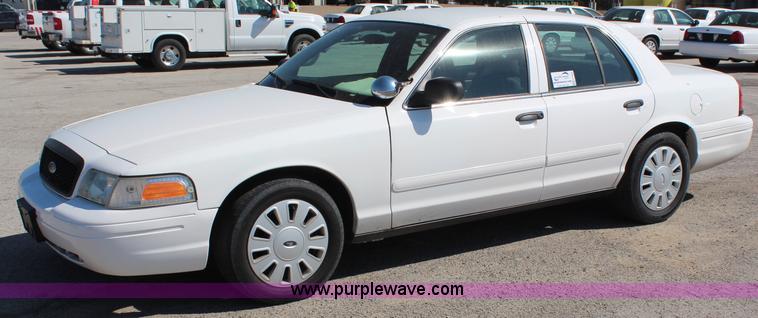 image for item H6989 2006 Ford Crown Victoria Police Interceptor