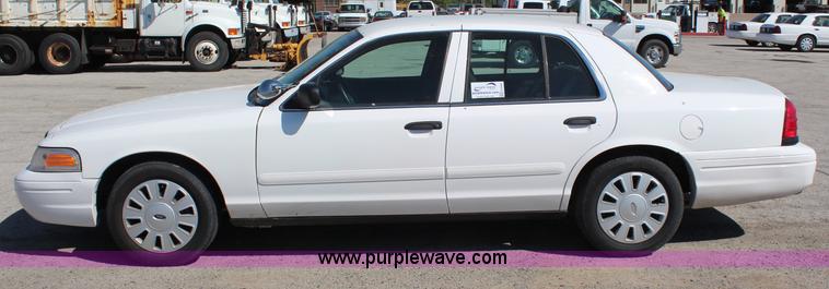image for item H6989 2006 Ford Crown Victoria Police Interceptor