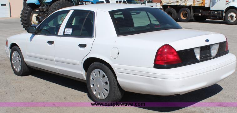 image for item H6989 2006 Ford Crown Victoria Police Interceptor