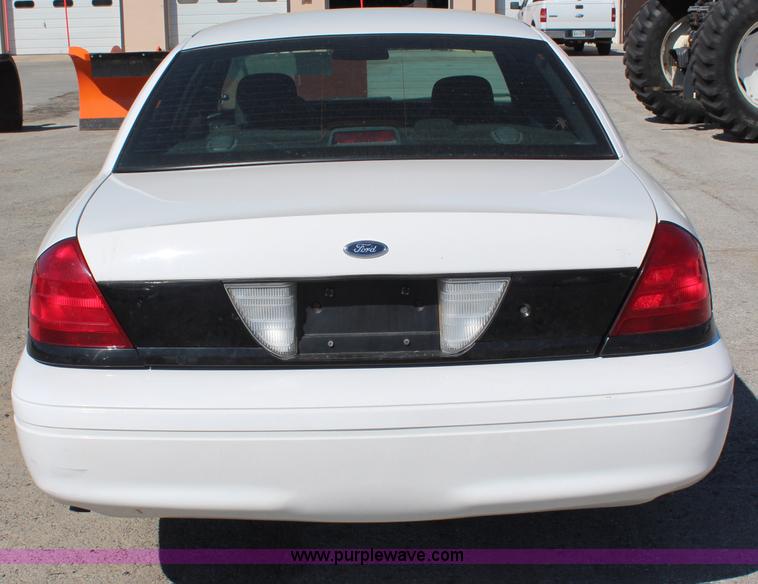 image for item H6989 2006 Ford Crown Victoria Police Interceptor
