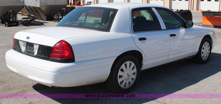 image for item H6989 2006 Ford Crown Victoria Police Interceptor