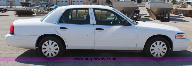 image for item H6989 2006 Ford Crown Victoria Police Interceptor