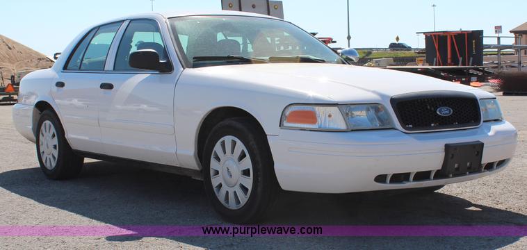 image for item H6989 2006 Ford Crown Victoria Police Interceptor