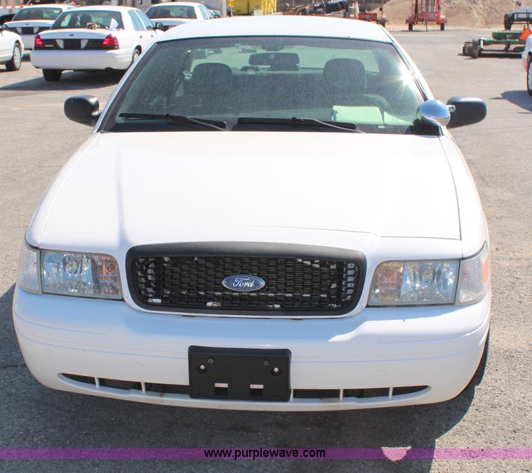 image for item H6989 2006 Ford Crown Victoria Police Interceptor