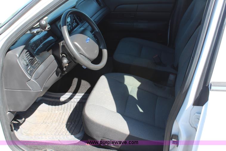 image for item H6989 2006 Ford Crown Victoria Police Interceptor