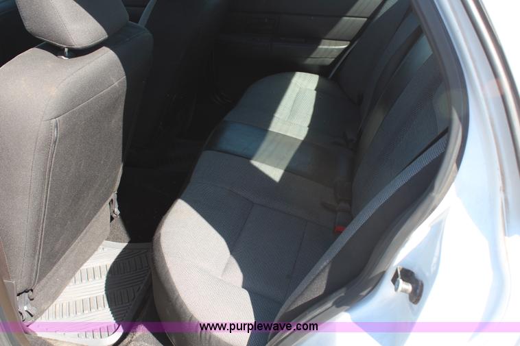 image for item H6989 2006 Ford Crown Victoria Police Interceptor