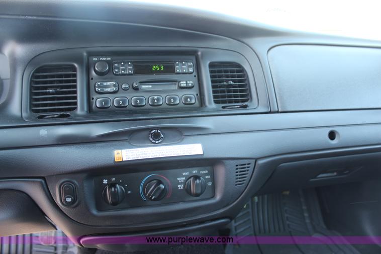 image for item H6989 2006 Ford Crown Victoria Police Interceptor